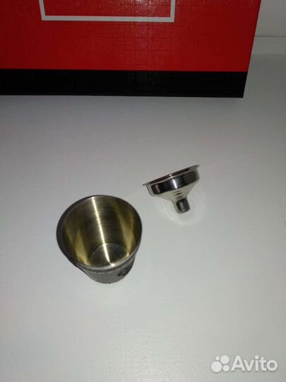 Фляжка с рюмками