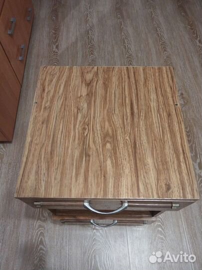 Продам тумбочку