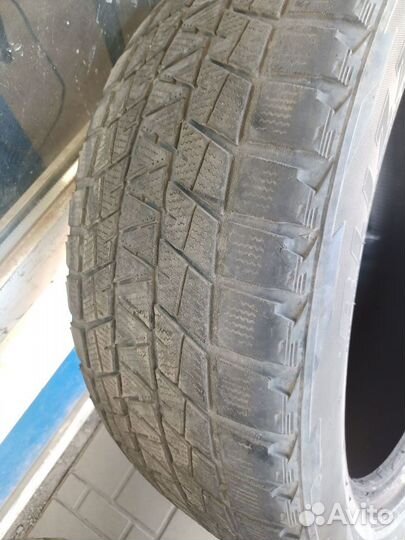 Bridgestone Blizzak DM-V1 285/45 R22