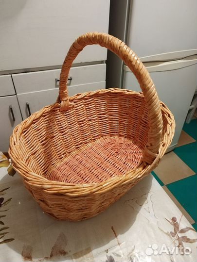 Корзина плетеная из бумажной лозы