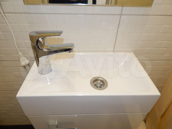 Комната 18 м² в 8-к., 1/3 эт.