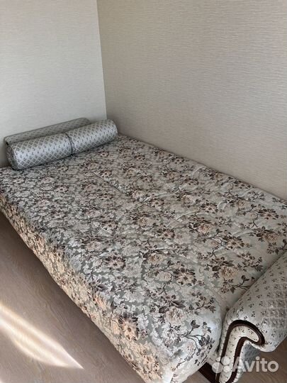 Диван