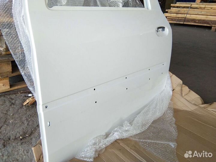 Продам задние белые двери Ларгус