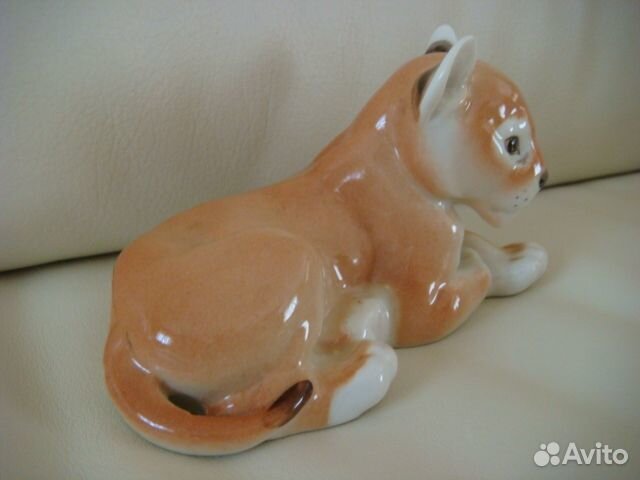 Фарфоровая статуэтка 