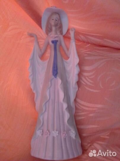 Фарфоровая статуэтка Девушка танцовщица