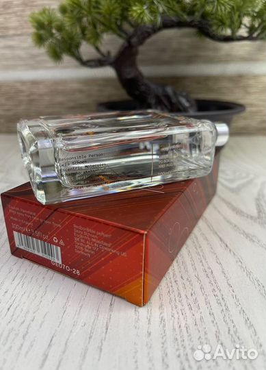 Molecule Escentric M 02