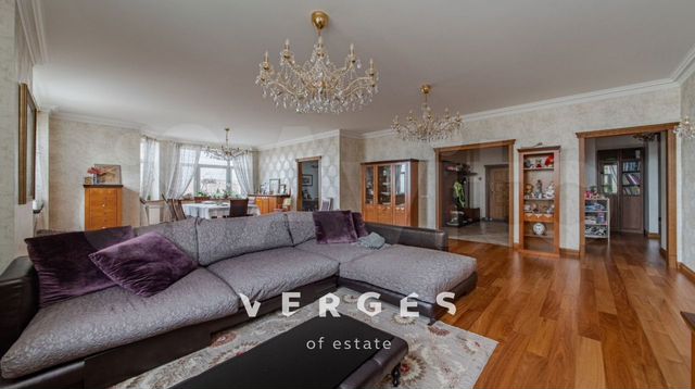 7-к. квартира, 256 м², 8/22 эт.