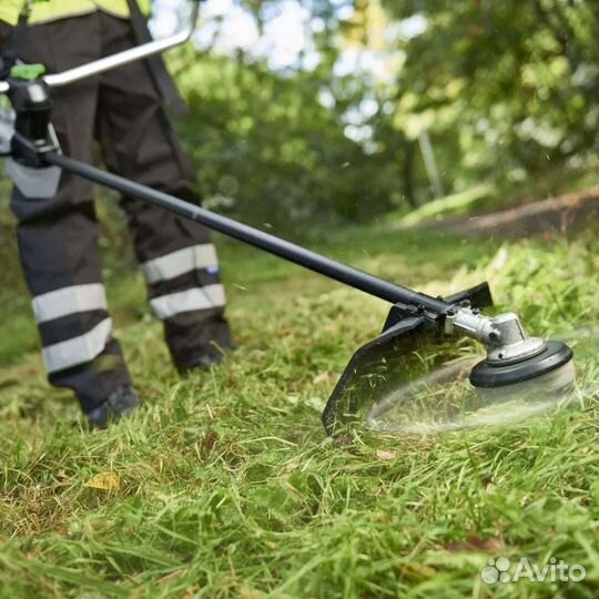 Покос травы триммером