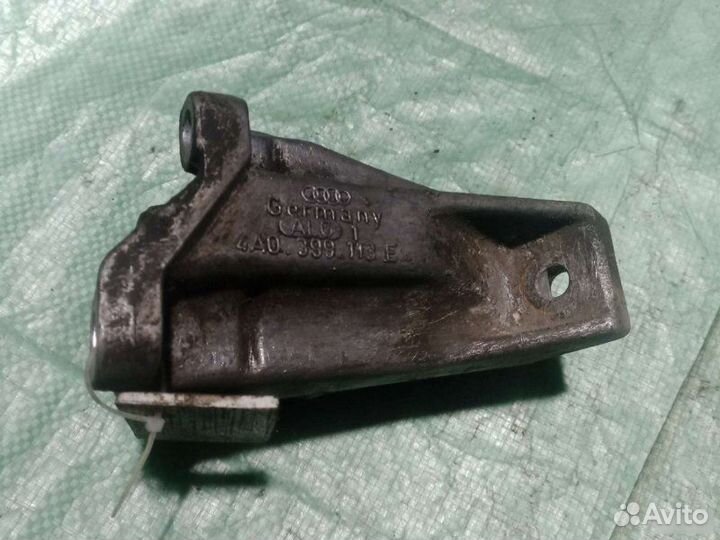 Опора кпп левая Audi A6 седан 2.0I 1996