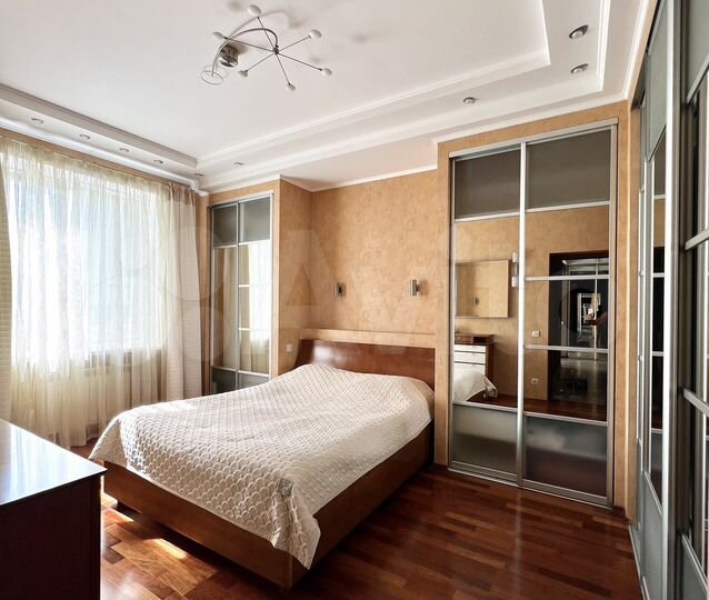 4-к. квартира, 137 м², 4/4 эт.