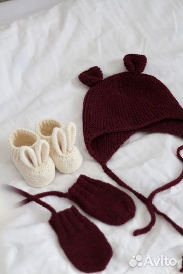 Комплект шапка и варежки вязанные