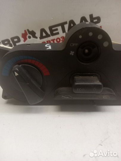 Блок управления отопителем Mitsubishi Carisma