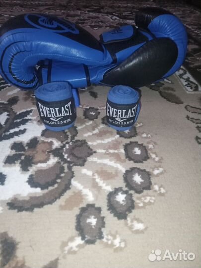 Боксерские перчатки