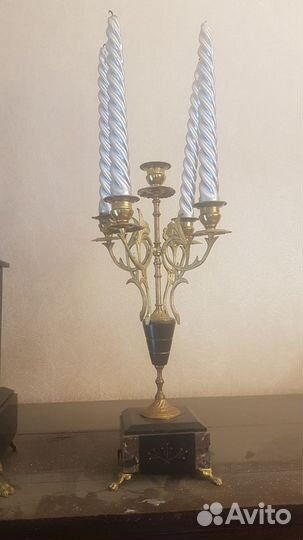 Антиквариат. Часы (механические) с подсвечниками