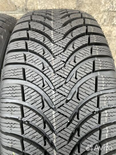 Michelin Alpin A4 215/45 R17