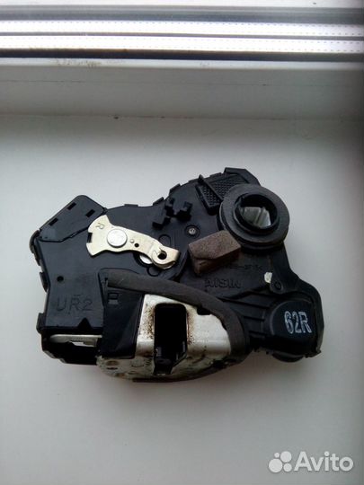 Продам замок двери тойота авенсис 2 рестайлинг