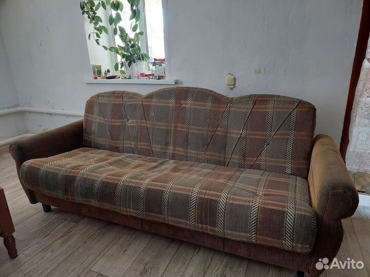 Диван пружинный бу тканевый