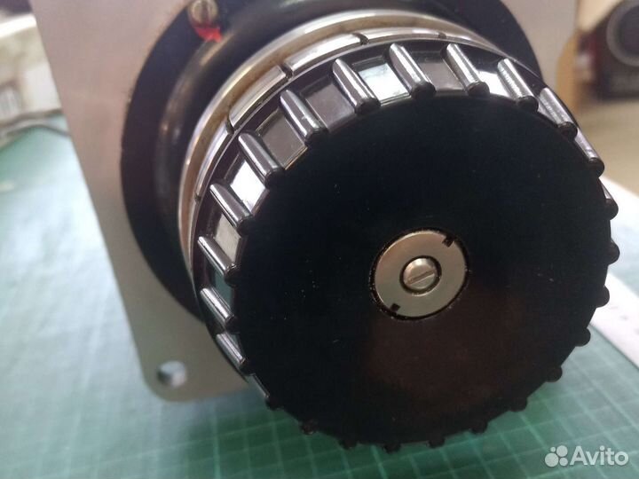 Электродвигатель СССР 220в со сцеплением и цангой