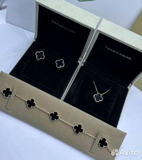 Комплект золотой Клевер черный 750 Сп29