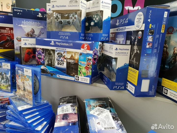 PS4 Pro Slim Fat 1TB + 2 геймпада + 2 move + игры