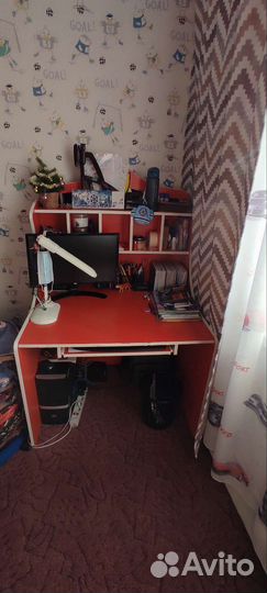 Компьютерный стол со шкафом,кроватью и камод бу