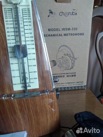 Метроном механический и ключ настройки рояля