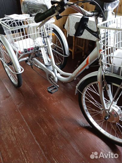 Трехколесный электровелосипед 