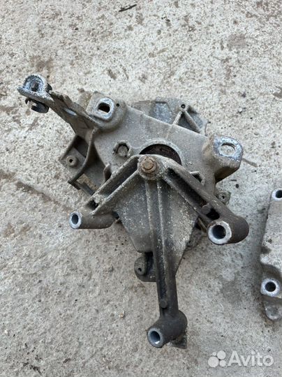 Кронштейн двигателя renault