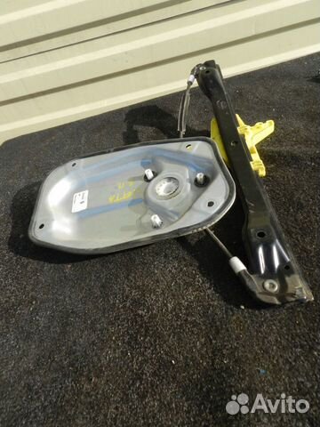 Стеклоподъмник задний правый Volkswagen Jetta 5