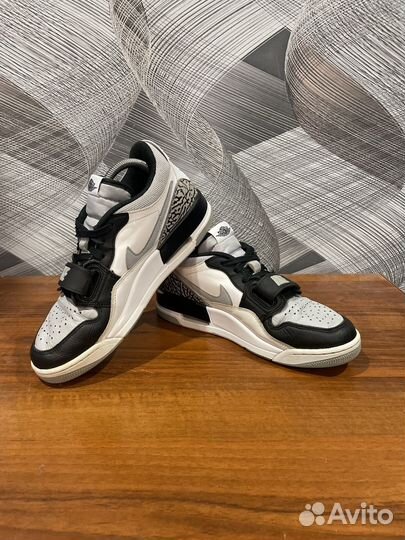 Кроссовки Nike air jordan legacy размер 40,5