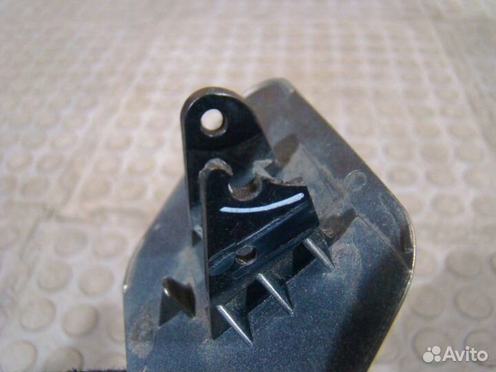 KIA Sportage 3 Крышка форсунки омывателя левая