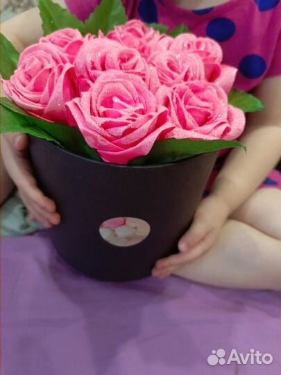 Розы из атласных лент