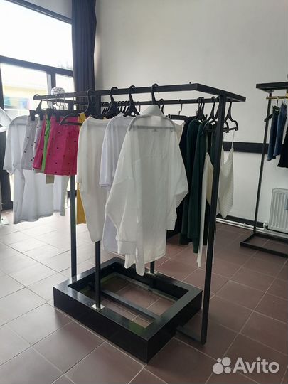 Оборудования для магазина одежды