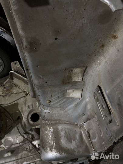 Правый брызговик со стаканом ваз 2109-14