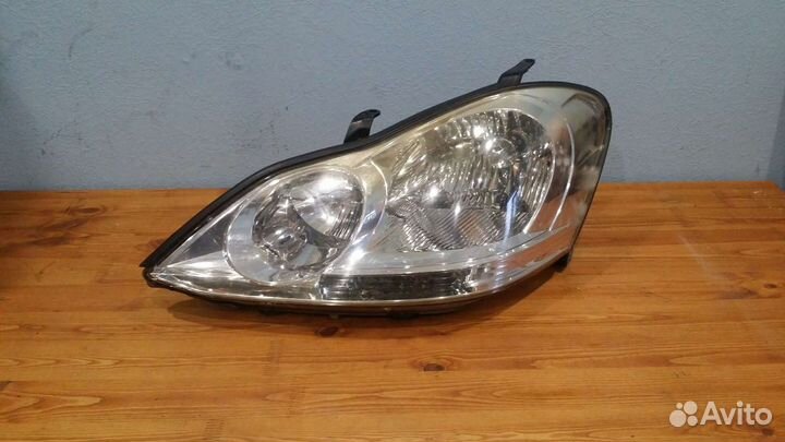 Фара ксенон Toyota Ipsum
