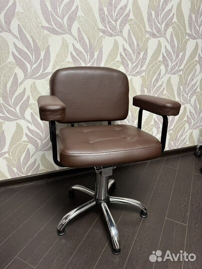 Парикмахерское кресло