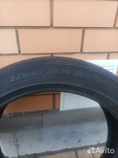 Kumho Ecsta PS71 225/45 R19
