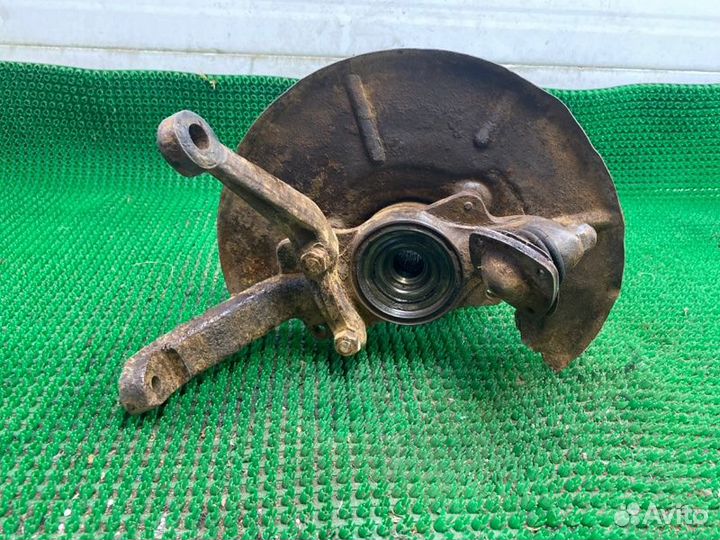 Кулак поворотный передний правый Лада Нива 2004