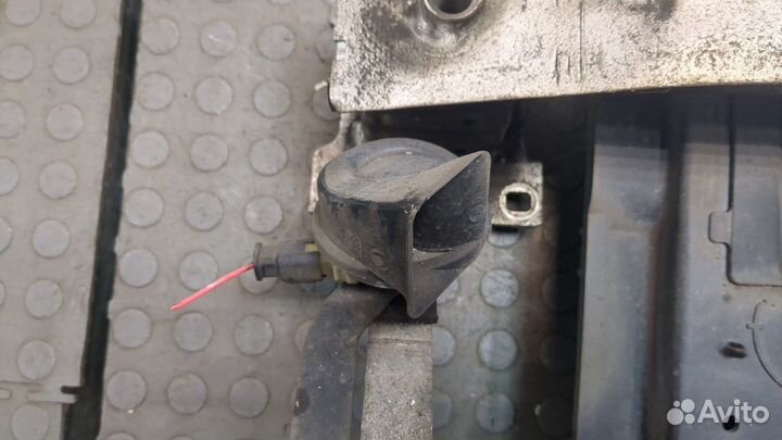 Рамка передняя Peugeot 208