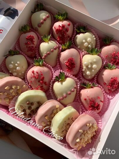 Клубника в шоколаде. Фруктовые букеты