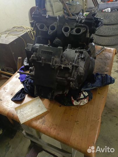 Мотор Suzuki Bandit 400 красноголовый