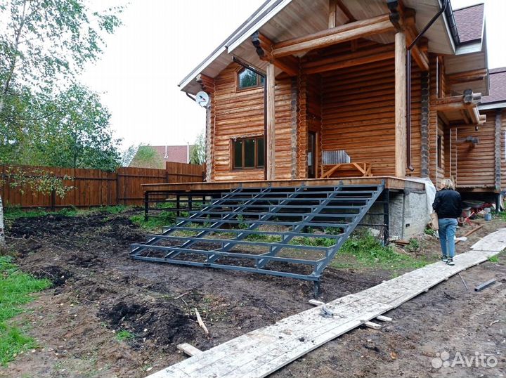 Крыльцо металлическое