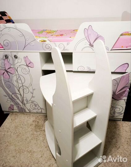 Двухъярусная кровать