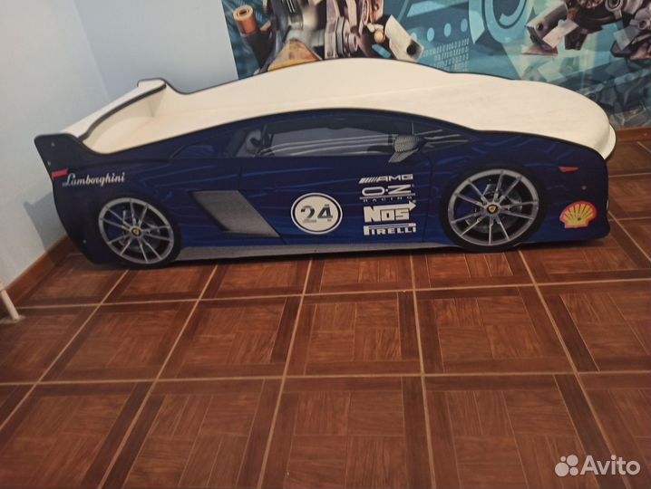 Детская кровать машина