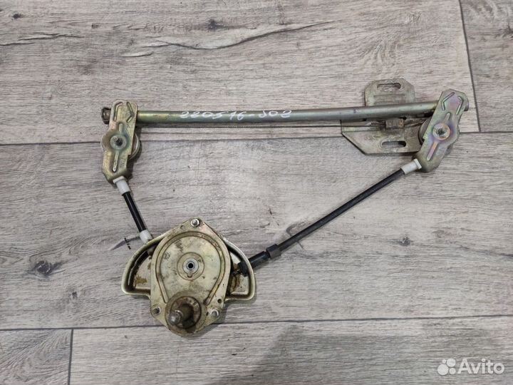 Стеклоподъемник механический задний левый 2110