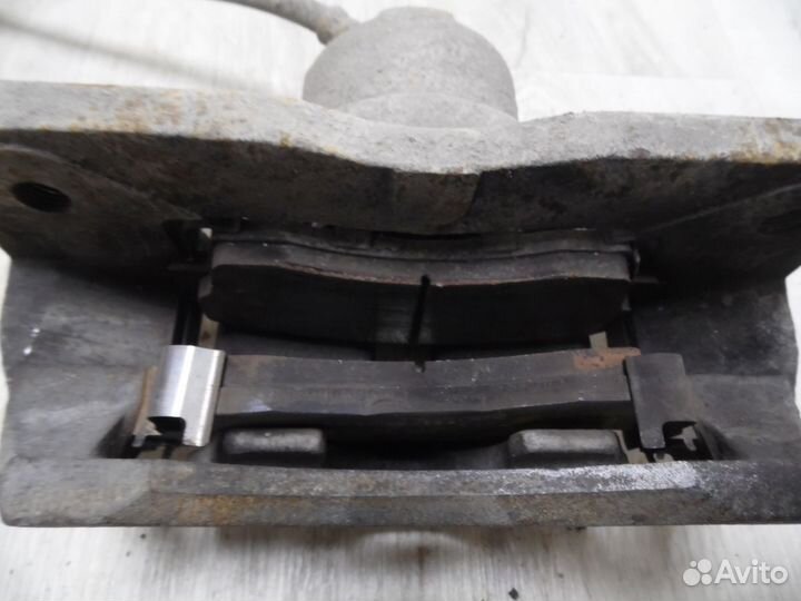 Суппорт тормозной передний левый Kia Spectra 2001