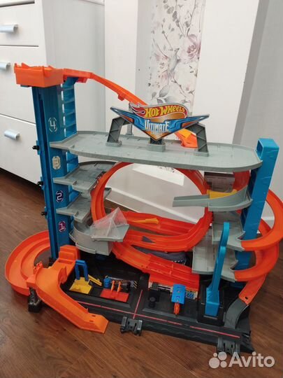 Гараж hot wheels