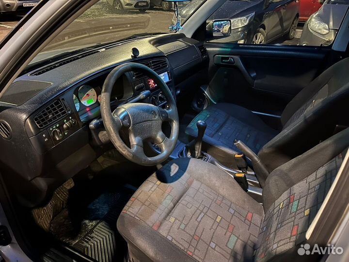 Volkswagen Golf 1.8 МТ, 1997, 285 000 км