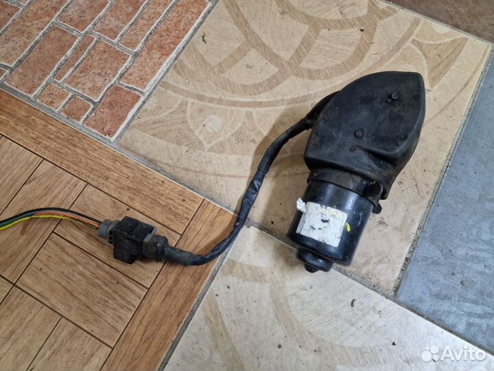 Мотор стеклоочистителя Renault Laguna 1