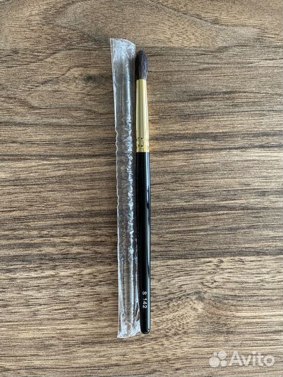 Hakuhodo кисть для теней S142